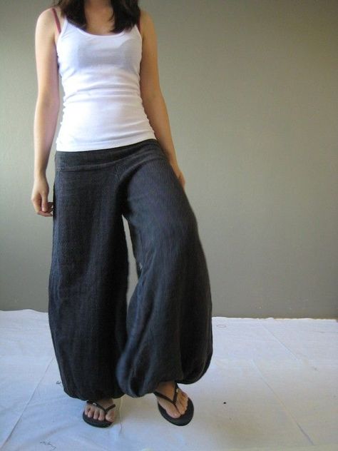 Aladdin pants  these things seem like such a good idea except I would probably never wear them and wouldn't be able to pull it off at all...but someone could. 80 Outfits, Trendy Pant, Comfy Wear, Yoga Pant, Lovely Clothes, Hippie Chic, Looks Style, Aladdin, Workout Wear