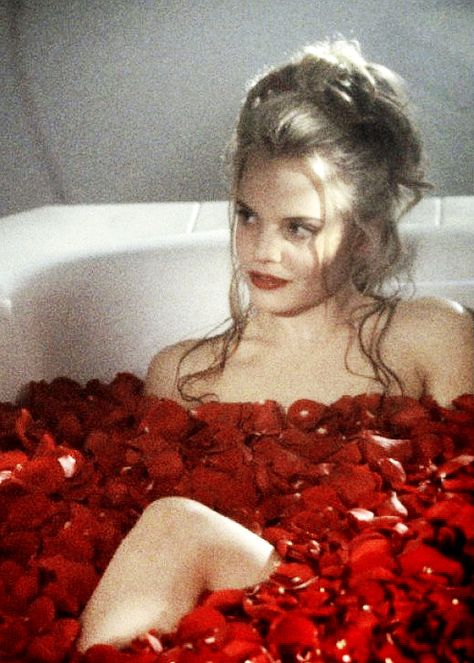 mena suvari. american beauty. American Beauty, A Woman, Roses, Flowers, Red, Hair, Beauty