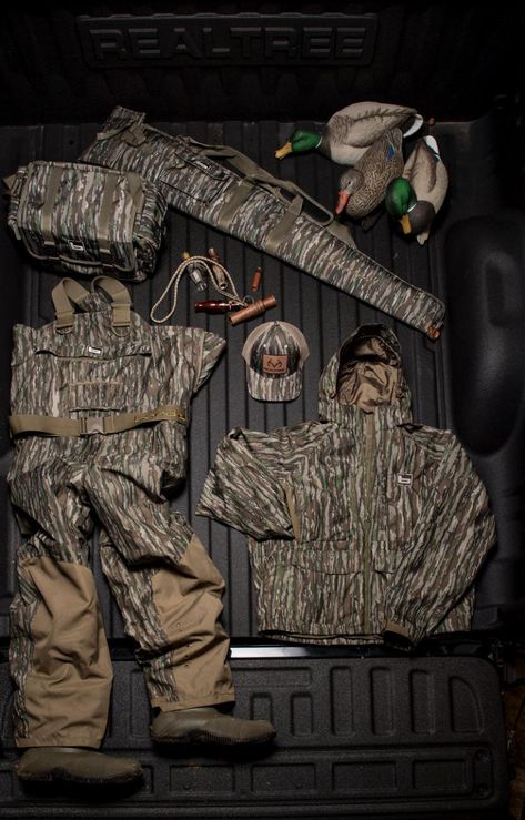 Hunting Gear Storage, Duck Hunting Blinds, Waterfowl Hunting Gear, Hunting Aesthetic, Duck Hunting Outfit, Duck Hunting Boat, Hunting Outfit, Hunting Photography, Bow Hunting Deer