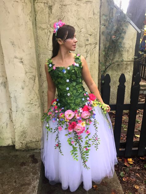 Spring Fairy. Flower fairy costume. Adult fairy costume. Garden fairy. Flower Fairy Costume, Spring Costume, Garden Fairy Costume, Diy Fantasia, Fairy Costume Women, Adult Fairy Costume, Fairy Costume Diy, Fairy Cosplay, Flower Costume