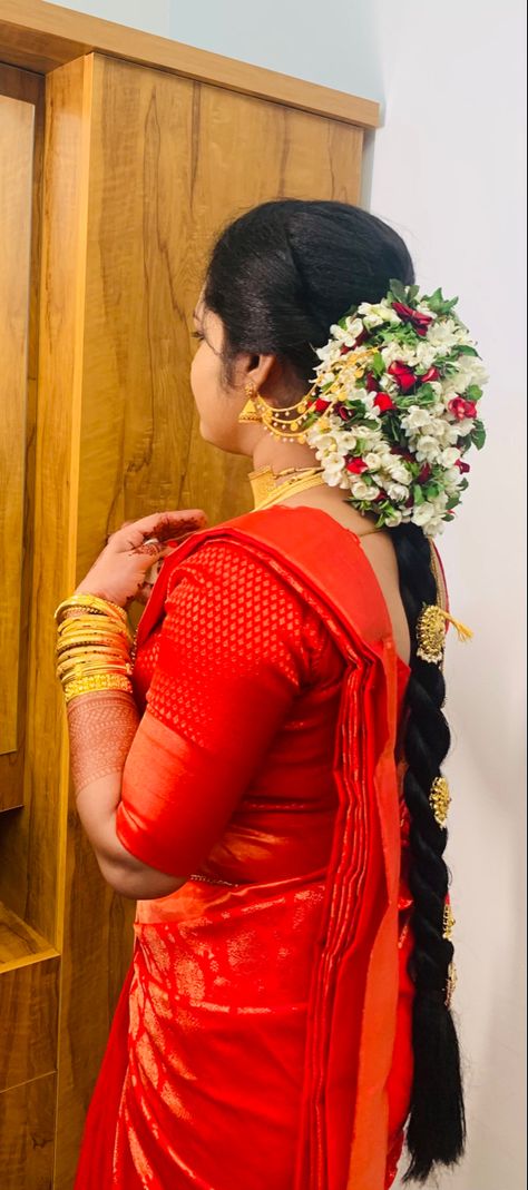 Kerala Hindu Wedding Hairstyles Brides, Kerala Wedding Hairstyles Hindus, Kerala Bride Hairstyles With Flowers, Hindu Bridal Hairstyles, Mullapoo Hairstyles Kerala, Hindu Bridal Hairstyles Kerala, Kerala Bride Hairstyles, Kerala Hindu Bride, Bride Hair Flowers