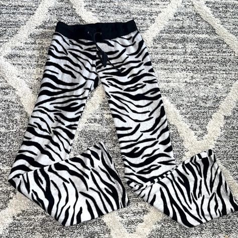 Super Cute Zebra Pajamas Pants Zebra Pajamas, Zebra Print Clothes, Zebra Print Pants, Pants Grunge, Y2k Outfits Aesthetic, Hiphop Fashion, Mcbling Fashion, Goth Vintage, Pajamas Pants