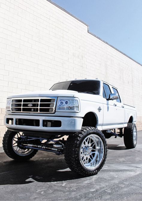 1997 Ford F-250!! Full story available on dieselworldmag.com !! Link in the bio!! 1997 Ford F250 7.3, 1996 Ford F250 Diesel, Ford F250 Diesel, F250 Diesel, 1997 Ford F350, Obs Ford, Big Ford Trucks, Obs Truck, Western Car