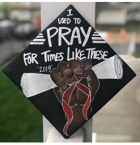 Meek Mill Graduation Cap, Guy Grad Cap Ideas, Cap Decoration Graduation High School Guys, Decorated Grad Caps High Schools, Grad Cap Ideas Boys, Cap Decoration Graduation Men, Cap Decoration Graduation Boys, Men Graduation Cap, Graduation Cap Designs Boys