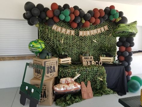 Army Birthday Decorations, Army Decorations Party Ideas, Army Balloon Garland, Army Theme Birthday Party Decorations, Army Themed Birthday Party, Soldier Theme Birthday Party, Army Backdrop Party Ideas, Army Theme Birthday Party, Brown Balloon Arch