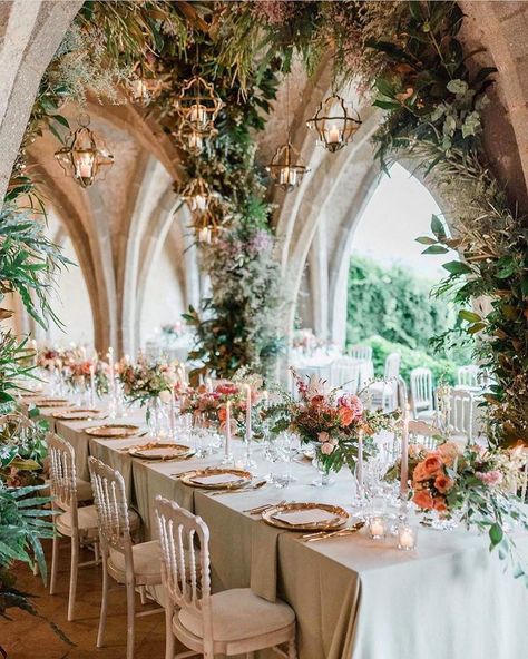 These are the ultimate Italy wedding venues for couples seeking a luxurious destination wedding. Whether your vibe is a sophisticated Lake Como villa, a casual Tuscan estate or even ancient castle ruins, this corner of the globe boasts some of the most romantic destination wedding venues we have seen yet. Peruse our favorites by region on #ruffledblog now! Round Table Wedding Reception, Green Wedding Aesthetic, Castle Wedding Reception, Floral Chandelier Wedding, Open Air Wedding, Vintage Wedding Reception, Branding Aesthetic, Wedding Reception Design, Elegant Wedding Reception