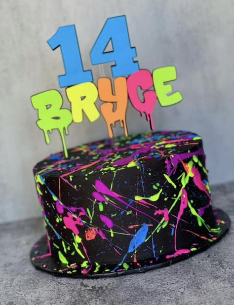 Neon Glow Cake Ideas, Birthday Cake Neon Party, Neon Party Cake, Boys Roller Skating Birthday Party, Black And Neon Birthday Cake, Glow In The Dark Cake Ideas Neon, Neon Cake Ideas, Neon Skate Party Cake, Neon Splatter Cake