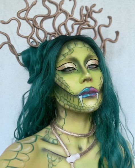 Medusa Face Paint, Medusa Makeup Ideas, Teeth Makeup, Halloween Medusa, Medusa Makeup, Prosthetic Teeth, Retro Filter, 2022 Makeup, Makeup For Halloween