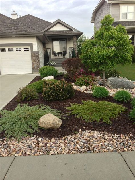 Moderne Have, Front Yards Curb Appeal, Cheap Landscaping Ideas, Small Front Yard Landscaping, Small Front Yard, Front Yard Design, Farmhouse Landscaping, Front Landscaping, Low Maintenance Landscaping