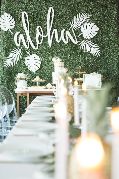 fun bridal showers - photo by Parrish House Photos http://ruffledblog.com/hawaiian-inspired-bridal-shower Hawaiian Bridal Shower, Luau Bridal Shower, Themed Wedding Decorations, Color Concept, Beach Bridal Showers, Tropical Bridal Showers, Tropical Bridal, Fiesta Tropical, Bridal Shower Inspiration