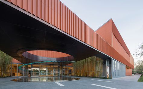 Shanghai Vanke Qichen Community Center / Shenzhen Huahui Design | Netfloor USA Pochette Diy, Steel Cladding, Facade Panel, Facade Material, Urban Road, Small Courtyards, Project Site, Community Center, Glass Facades