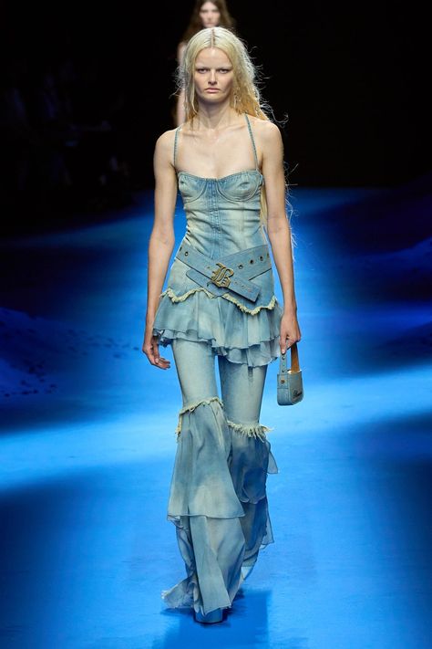 Denim On Denim Runway, Denim Haute Couture, Blumarine Runway, Runway Fashion Couture, Runway Outfits, Ragged Priest, All Jeans, Fashion 101, Spring 2023