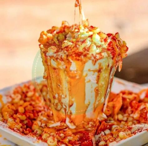 Elote Preparado, Mexican Snacks, Cheese Salad, Hot Meals, Food Obsession, Spicy Recipes, Burritos, Caramel Apples, Peanut Butter