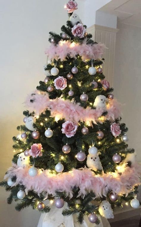 Christmas Tulle Wreath, Shabby Chic Christmas Decorations, Pink Christmas Tree Decorations, Shabby Chic Christmas Ornaments, Shabby Chic Christmas Tree, Rose Gold Christmas Decorations, Vintage Pink Christmas, Floral Christmas Tree, Chic Christmas Decor