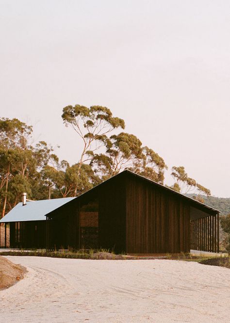 Australian Country Houses, Escape To The Country, Beach Shacks, Rural Land, Shed Home, Building Layout, Modern Barn House, Age Gracefully, Great Ocean Road