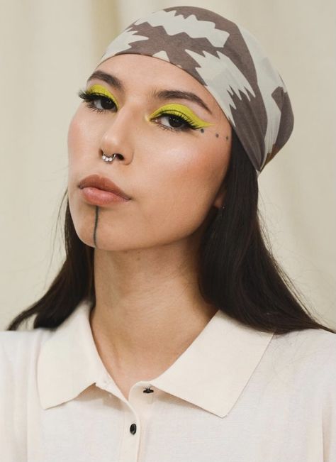 Native American Eyes, Native American Makeup, Quannah Chasinghorse, Oglala Lakota, Formal Makeup, Cool Makeup Looks, Eyes Brown, Face Tattoos, Models Makeup