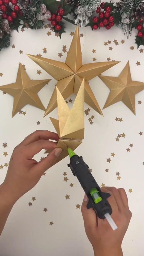 Star Garland Christmas, Lights For Christmas, Gold Christmas Tree Decorations, Christmas Star Decorations, Paper Christmas Ornaments, Paper Christmas Decorations, Handmade Christmas Crafts, Easy Christmas Decorations, Christmas Paper Crafts