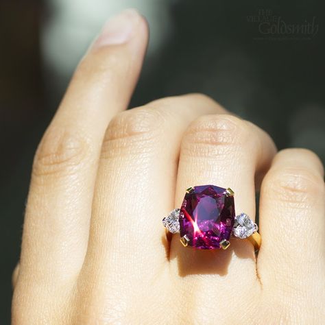 Garnet And Diamond Ring, Garnet Engagement Ring, Gold Topaz, Hammered Hoop Earrings, Topaz Engagement Ring, London Blue Topaz Ring, Ringe Gold, Garnet Jewelry, Gemstone Engagement