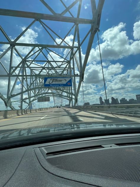 #memphis #bridge #memphistn #tennessee #skyline #aesthetic #aestheticwallpaper #photoshoot #photooftheday #pictures #driving #roadtrip #roadtripessentials #states #aestheticphotos #travel #traveling #travelgram #travelguide Memphis Bridge, Tennessee Aesthetic, Skyline Aesthetic, Memphis Skyline, Usa States, Memphis Tennessee, Road Trip Essentials, Memphis Tn, Aesthetic Wallpapers