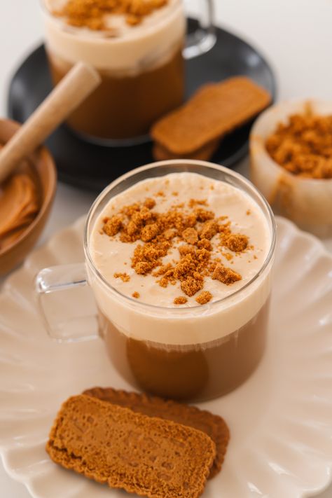 Cookie Butter Creamer, Cookie Butter Coffee Creamer, Cookie Butter Drinks, Gingerbread Cold Foam, Chocolate Cold Foam Recipe, Cookie Butter Cold Foam, Cookie Butter Cold Brew, Cookie Butter Latte, Cold Foam Recipe