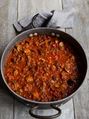 Beef Bolognese Recipe, Beef Bolognese, Spaghetti With Ground Beef, Bolognese Sauce Recipe, Vegan Spaghetti, Sauce Spaghetti, Bolognese Recipe, Jamie Oliver Recipes, Bolognese Sauce