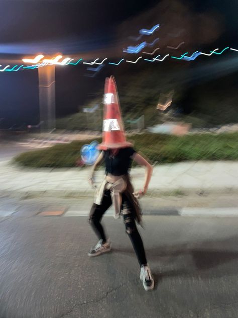 Cone Hat, Traffic Cone, Funny Poses, Friend Poses Photography, 웃긴 사진, Friend Poses, Grunge Photography, Friend Photoshoot