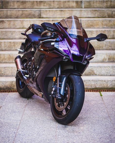 Purple Motorcycle Helmet, Purple Motorcycle, Yamaha Yzf R, Purple Bike, Street Fighter Motorcycle, Pink Bike, Motorcycle Aesthetic, Yamaha R6, Pretty Bike