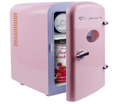 Small desktop pink Frigidaire. Enough for a 6 pack of sodas or a mix of snacks and small drinks. Minnie Fridge, Mini Fridge Aesthetic, Pink Mini Fridge, Tiny Fridge, Dorm Fridge, Portable Mini Fridge, Fridge Cooler, Mini Cooler, Retro Fridge