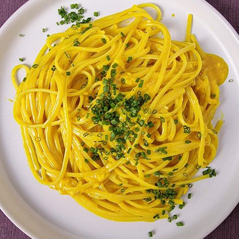 Turmeric Noodles, Arugula Pasta, Spicy Pasta, Vodka Pasta, Turmeric Recipes, Bacon Pasta, Garlic Pasta, Pasta Sauce Recipes, Kitchen Stories