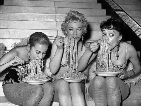 Women eating spaghetti at Soho Fair, 1958 Eating Spaghetti, Three Women, Clothing Optional, Strange Photos, Arte Inspo, Photo Vintage, Antique Photos, Mode Vintage, Vintage Italian