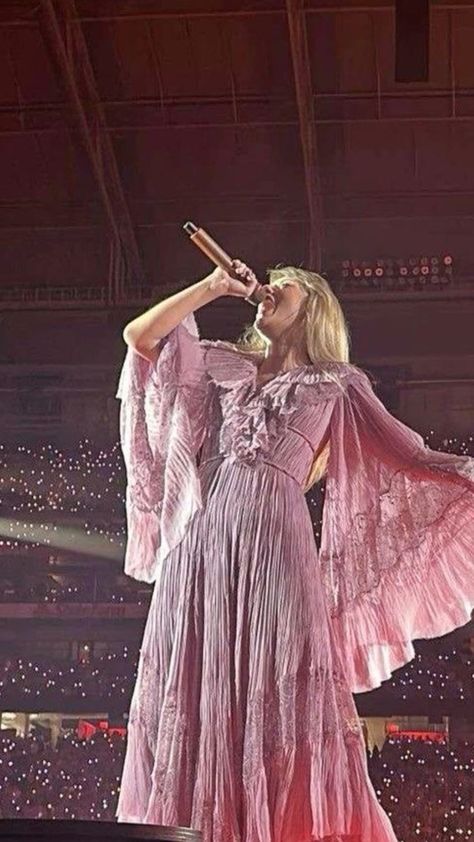 Folklore Dress, Taylor Swif, Estilo Taylor Swift, Taylor Swift Fearless, Swift Photo, Taylor Swift Outfits, Princesa Disney, Inner Circle, Taylor Swift Wallpaper