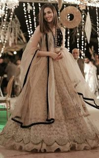 Beautiful and Latest Lehenga Designs for girls on Mehndi and wedding ceremony Lehnga Outfit, Bridesmaids Lehenga, Flowers Dp, Wedding Lehenga Designs, Pakistani Fashion Party Wear, Beautiful Pakistani Dresses, Indian Bridal Dress, Indian Gowns Dresses, Indian Bridal Fashion