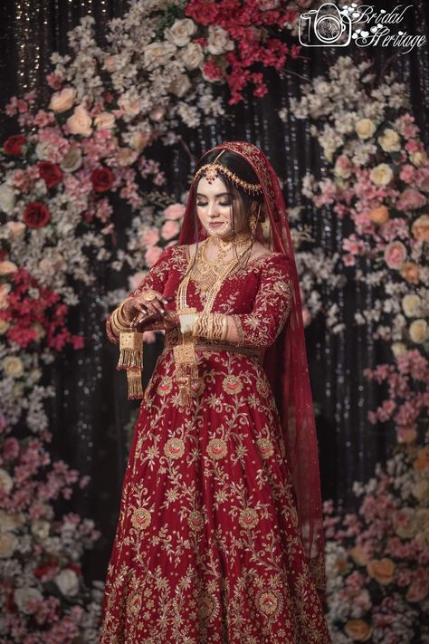 Barat Brides Pakistani Bridal, Pakistani Bridal Lehenga, Asian Wedding Dress Pakistani, Bridal Lehenga Designs, Couple Wedding Dress, Bridal Hair Buns, Asian Wedding Dress, Designer Bridal Lehenga, Bridal Dresses Pakistan