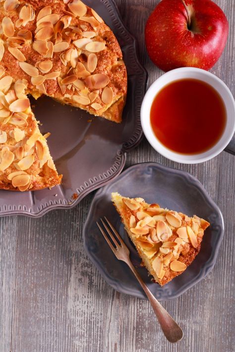 Nigella Apple and Almond Cake Apple Almond Cake, Apple And Almond Cake, Nigella Lawson Recipes, Tasty Dessert, Oven Canning, Almond Cake, Mary Berry, Delicious Cake Recipes, Sugar Eggs