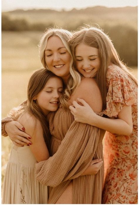 Mom And Triplets Photography, Mom And Two Daughters Photoshoot, 3 Sisters Poses Photo Ideas, Family Photoshoot Two Daughters, Mother Daughter's Photo Shoot, Mom And Teenage Daughter Photos, Family Photos 2 Daughters, Mother Teen Daughter Portrait, Family Photos Teenage Daughters