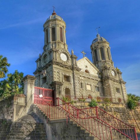 Discover Antigua and Barbuda! 🌴 Did you know that Antigua and Barbuda is a twin-island nation nestled between the Atlantic Ocean and the Caribbean Sea? With its stunning white sandy beaches and crystal-clear waters, it's a paradise waiting to be explored! 🏝️ Antigua and Barbuda's capital city, St. John’s, is not only the largest port in the nation but also a vibrant hub of culture and history. The nation's climate is tropical, characterized by hot and humid conditions year-round. The cool, ... Antigua And Barbuda Culture, Antigua And Barbuda Aesthetic, Swimming With Stingrays, Famous Structures, Saint John, Hot And Humid, Antigua And Barbuda, Caribbean Sea, Environment Design