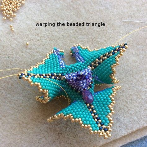 Helpful hints and tips on making the warped beaded triangle. Part of my geometric beadwork journey. How to create a necklace with beaded triangle. Geometric Beading, Seed Bead Bracelets Diy, Seed Bead Patterns Free, Geometric Beadwork, Seed Bead Bracelets Tutorials, Seed Bead Bracelet Patterns, Bead Tutorials, Beaded Bracelets Tutorial, Seed Bead Patterns