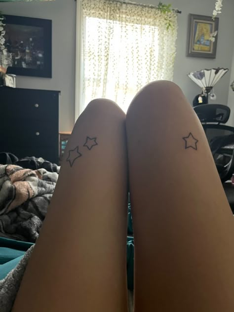 Minimalist Knee Tattoos Women, Stick And Poke Knee Tattoos, Stars Around Knee Tattoo, Stars On Leg Tattoo, Above Tattoo Knee, Leg Star Tattoos, Stars Tattoo Thigh, Thigh Tattoos Small Simple, Star Tattoos Leg