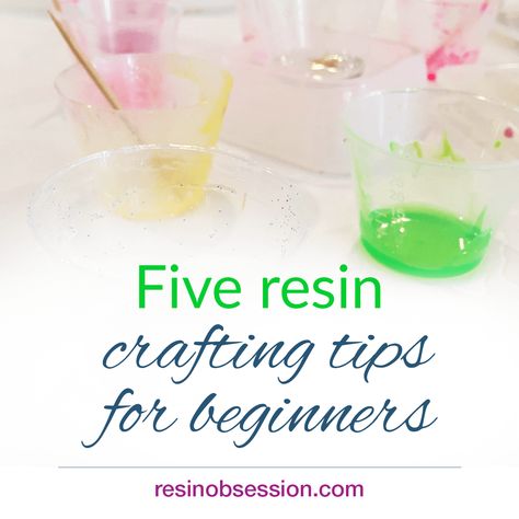 Resin Beginner, Homemade Coasters, Epoxy Resin Diy, Resin Crafts Tutorial, Diy Resin Projects, Resin Pour, Resin Jewelry Making, Epoxy Resin Crafts, Resin Tutorial