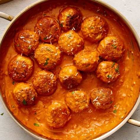 Delish Vodka Meatballs, Creamy Vodka Sauce, Vegetable Marinade, Ground Turkey Meatballs, Perfect Roast Chicken, Vodka Sauce, Feta Pasta, Roast Chicken Recipes, Comfort Dishes