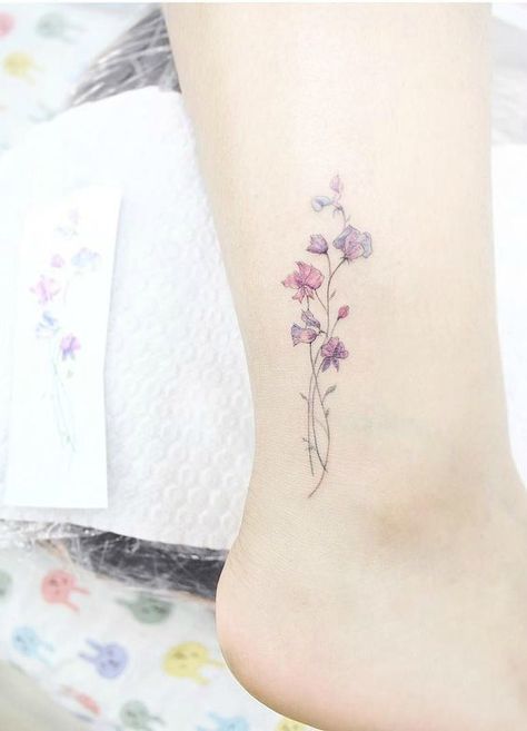 I love the colors!!! it's so sweet, small, delicate, feminine, and just beautiful. Sweet Pea Tattoo, Wildflowers Tattoo, Delicate Flower Tattoo, Tattoo Wallpaper, Tattoo Dotwork, Tattoo Trend, Small Girl Tattoos, Cat Tattoos, Disney Tattoo