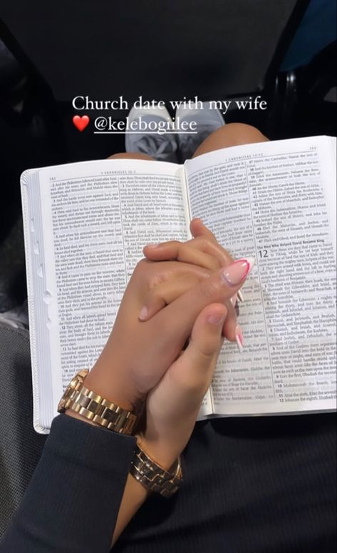 Black Love Praying Together, My Future Husband Pictures, Relationship With God Aethstetic, Couples Reading The Bible Together, God Based Relationship, Couple Activities Aesthetic Ideas, Couple Bible Study Aesthetic, Godly Man Aesthetic, Godly Relationship Aesthetic