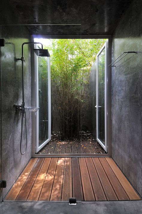 This would be awesome                                                                                                                                                                                 More Open Showers, Tropical Bathroom, Amazing Showers, Concrete Bathroom, Building A Container Home, Outdoor Bathrooms, Natural Home Decor, Style At Home, Shower Design