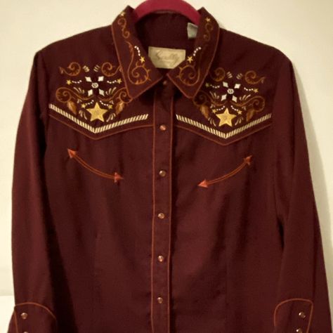 Beautifully Embellished Women’s Retro Western Shirt. Purchased As A Horse Show Shirt But Never Worn. No Rips, Stains Or Tears. From A Smoke Free Home. Photo Of The Embellishment Is Closest To True Color. Vintage Western Clothes, Marauders Clothes, Western Grunge Aesthetic, Retro Western Fashion, Cowboy Top, Western Shirts For Women, Cowboy Clothes, Masc Outfit, Vintage Western Shirt