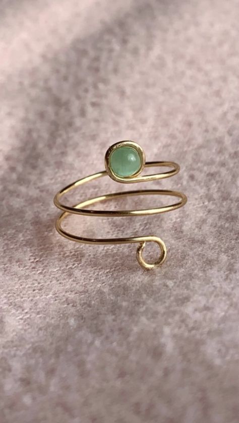 Style Tips And Tricks, Diy Wire Jewelry Rings, Color Tips, Ring With Emerald, Wire Jewelry Rings, Diy Jewelry Rings, Wire Wrap Jewelry Designs, Diy Ring, Wire Wrapped Jewelry Diy