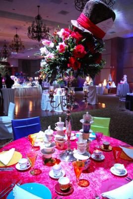 Alice in Wonderland party. Love it! Alice In Wonderland Wedding Theme, Wonderland Wedding Theme, Wedding Table Themes, Wedding Disney, Wedding Reception Planning, Alice In Wonderland Wedding, Mad Hatters, Alice In Wonderland Theme, Alice In Wonderland Tea Party