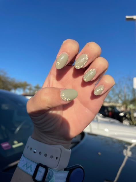 Sage Green Nails With Flower Design, Nails Inspiration Bridesmaid, Sage Green Almond Nails With Flowers, Sage Green And Flower Nails, Sage Green Boho Nails, Eucalyptus Color Nails, Cottage Core Nails Simple, Nails Green With Flowers, Boho Flower Nails