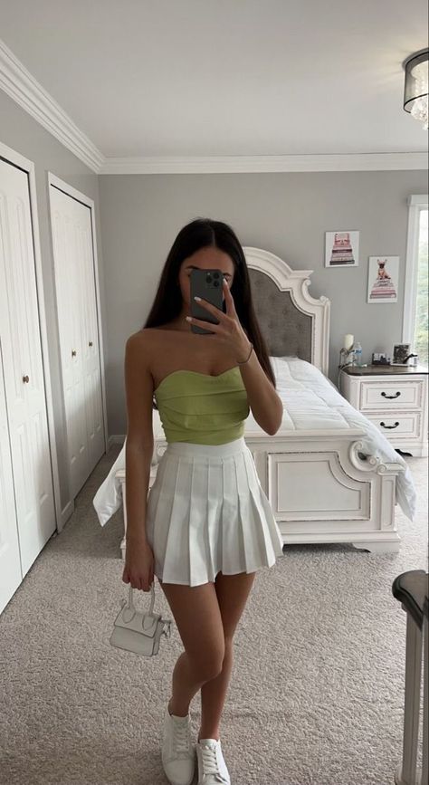 Corset And Skirt Outfits, Skater Skirt Outfit, White Skirt Outfits, White Tennis Skirt, Chic Skirts, Cute Everyday Outfits, Cute Simple Outfits, Fancy Outfits, Girly Outfits