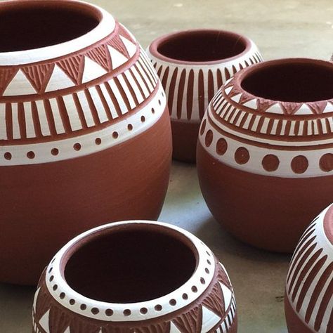 Creative Plant Pots Diy, Paint On Pot, Clay Pot Art Design, Varli Painting Art On Pot, Pottery Designs Ideas Creative, Painting On Clay Pots, Ceramic Pot Painting, Painting On Pot, Painting Clay Pots