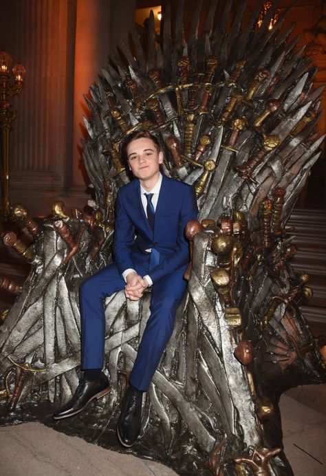 Pin for Later: The Game of Thrones Cast Lets Loose in California Dean Charles Chapman, Game Of Thrones Premiere, The Iron Throne, Game Of Thrones Cast, Actors Male, Show Dance, Iron Throne, Sophie Turner, Anime Edits